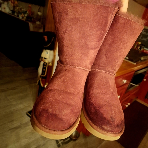 UGG- Burgandy Bailey Bow II - Picture 2 of 4
